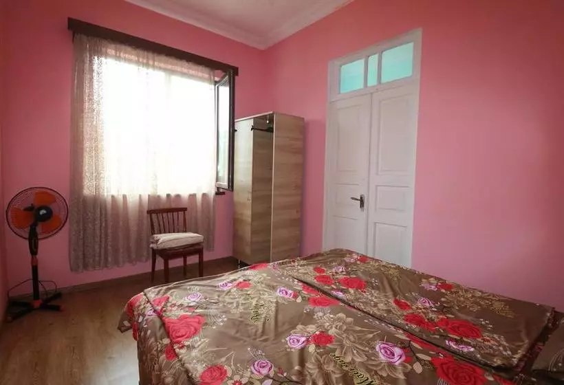 تختخواب و صبحانه Private House Suliko