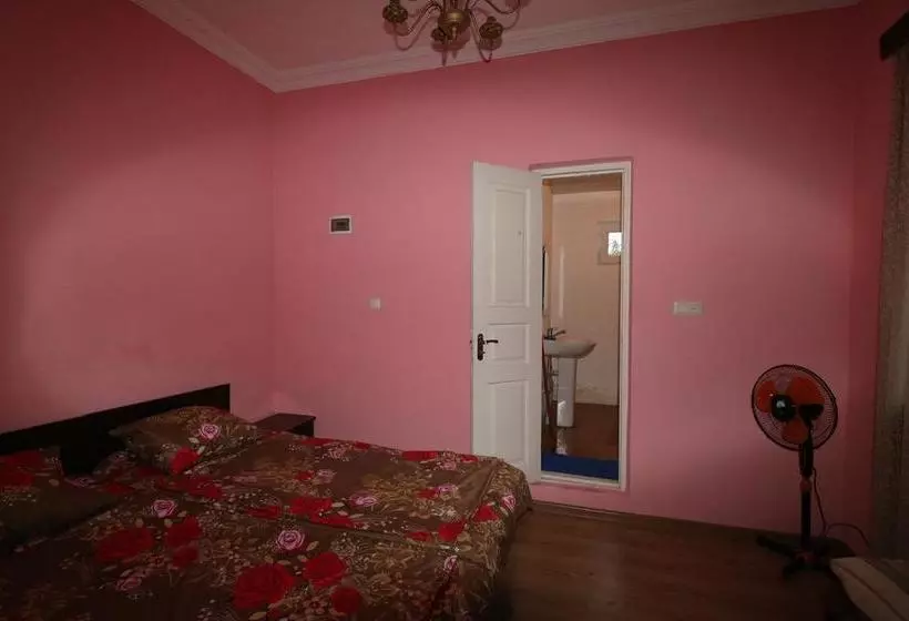 تختخواب و صبحانه Private House Suliko