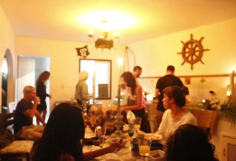 Hostel House 84