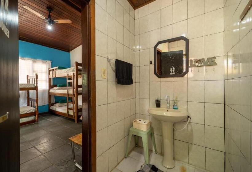 Hostel Papagaio