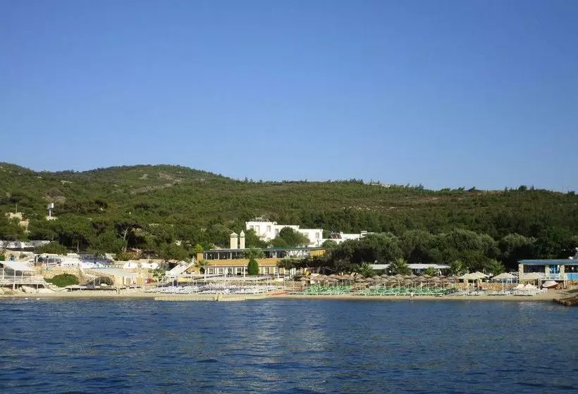 هتل Club Mackerel Holiday Village