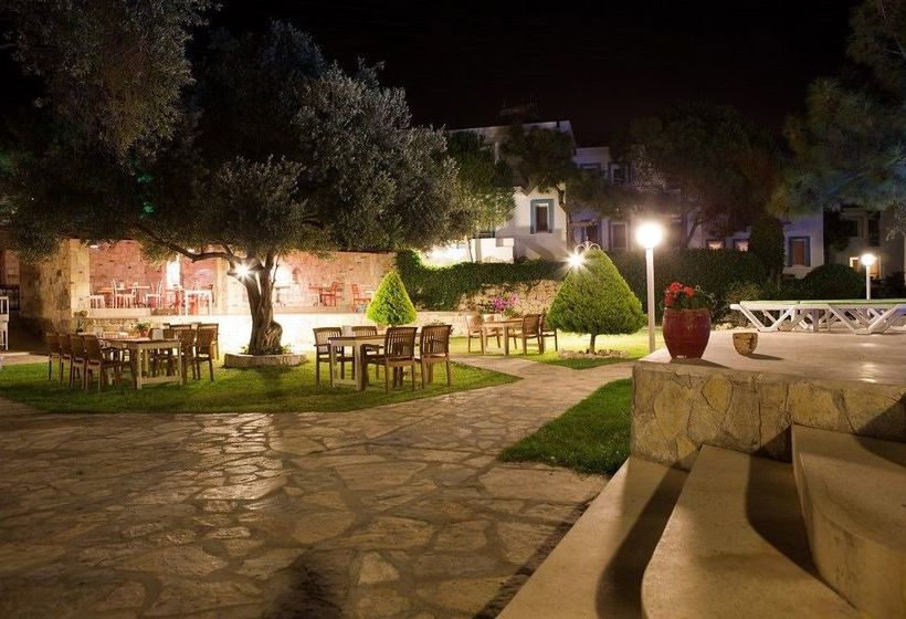 هتل Club Mackerel Holiday Village