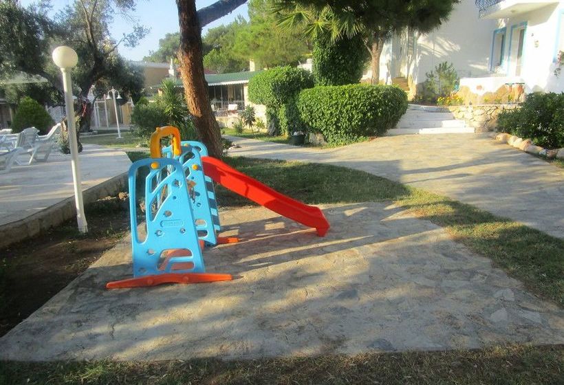 هتل Club Mackerel Holiday Village