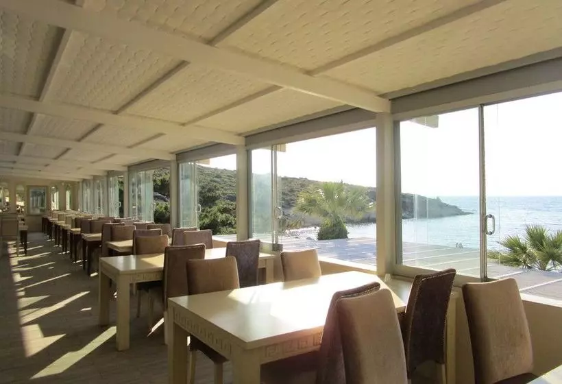 هتل Club Mackerel Holiday Village