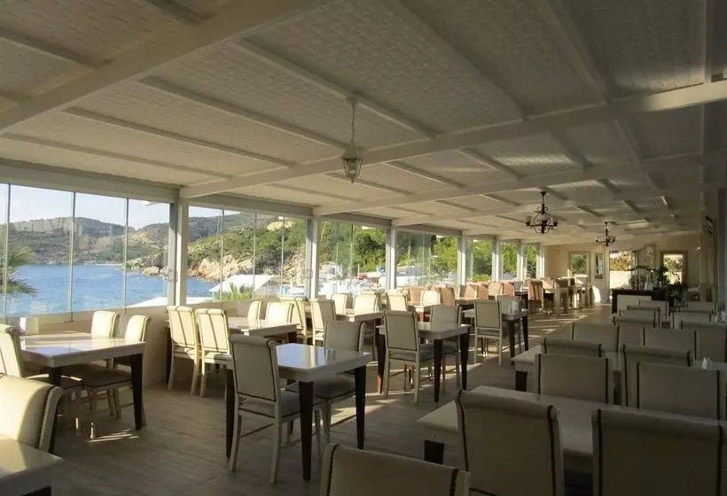 هتل Club Mackerel Holiday Village