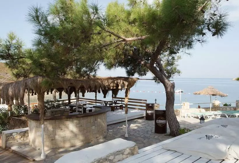 هتل Club Mackerel Holiday Village