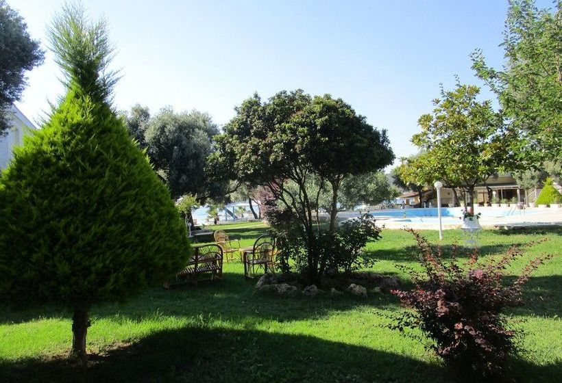 هتل Club Mackerel Holiday Village