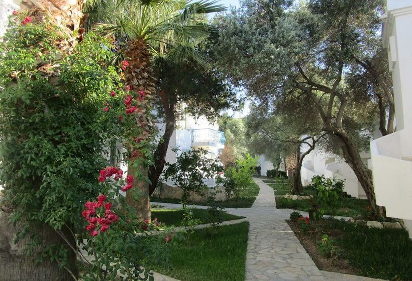 هتل Club Mackerel Holiday Village