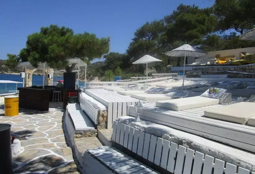 هتل Club Mackerel Holiday Village