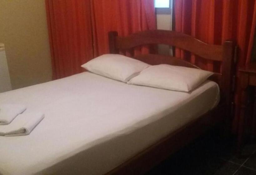 ホテル Dois Candangos