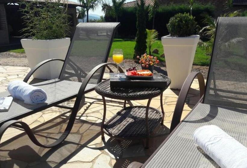 Отель Ladiv Ttá