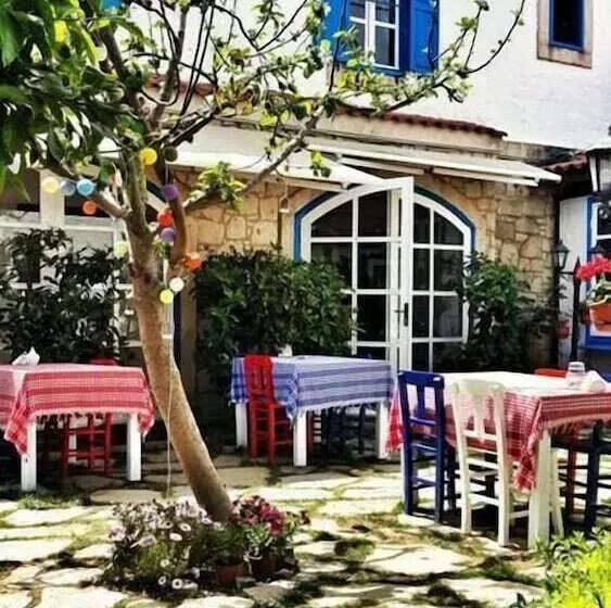 هتل Nish Alacati