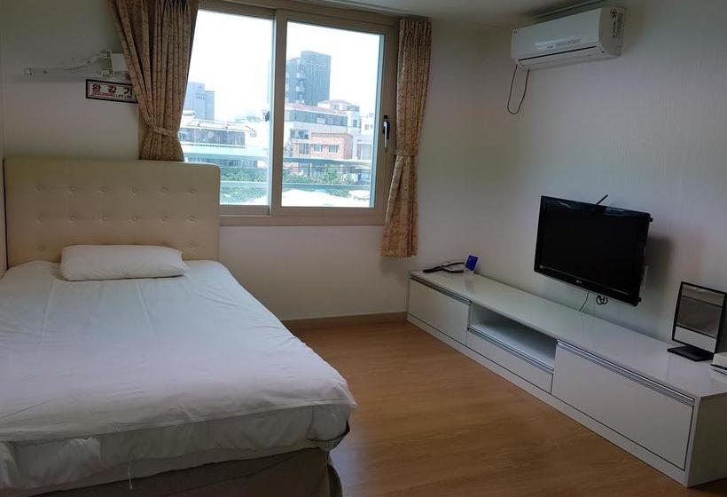هتل Jungmun Yegreen Residence