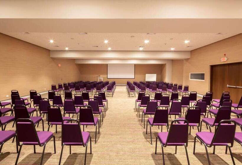 Radisson Hotel Santa Cruz