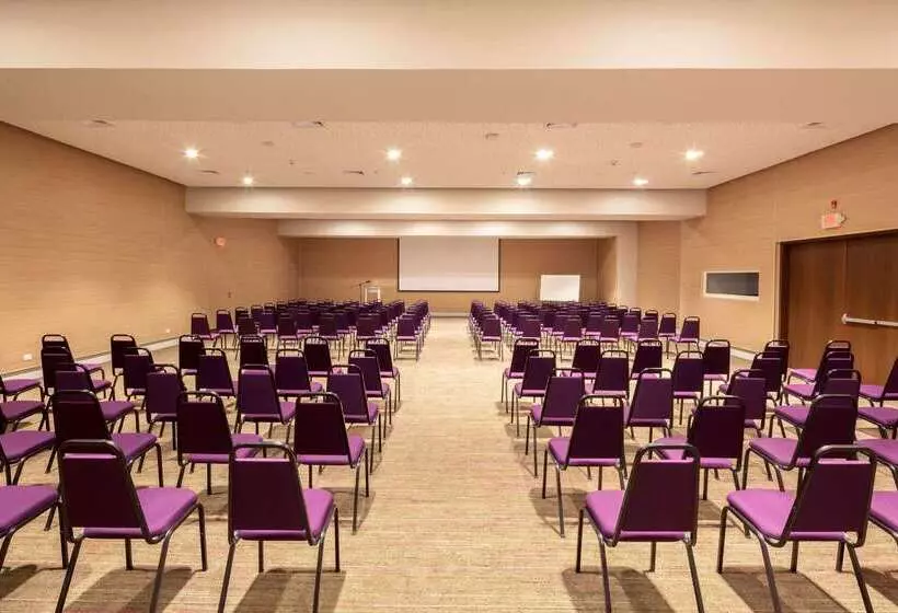 Radisson Hotel Santa Cruz