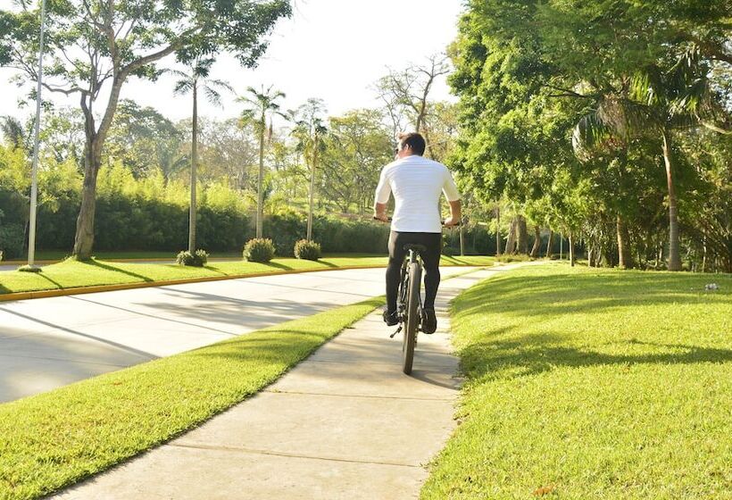 Radisson Hotel Santa Cruz