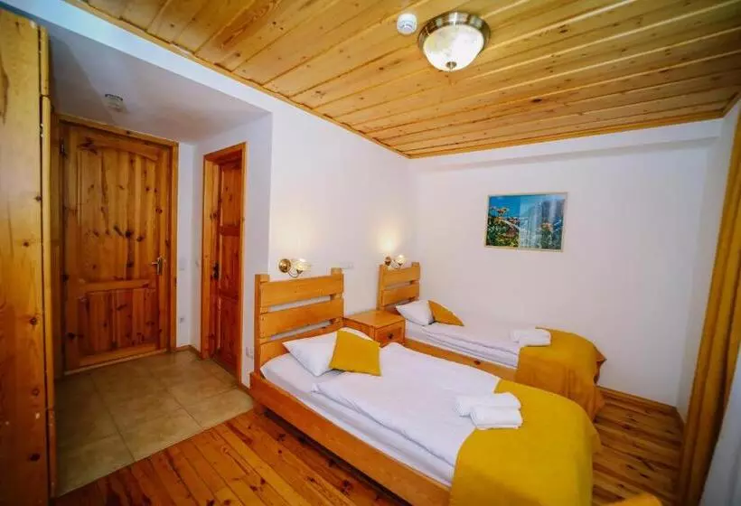 تختخواب و صبحانه Alpenhaus Kazbegi Hotel & Restaurant