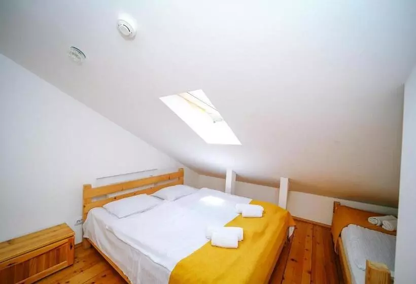 تختخواب و صبحانه Alpenhaus Kazbegi Hotel & Restaurant