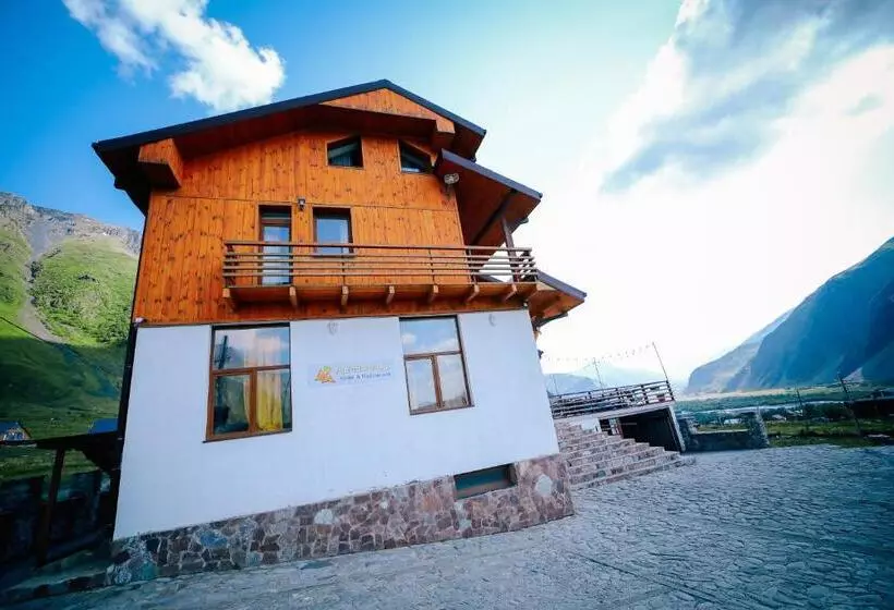 تختخواب و صبحانه Alpenhaus Kazbegi Hotel & Restaurant