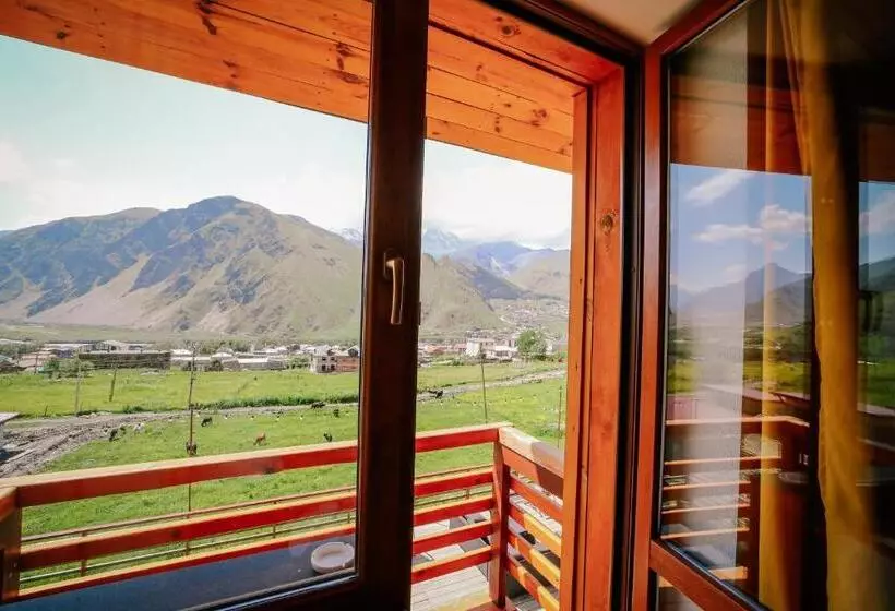تختخواب و صبحانه Alpenhaus Kazbegi Hotel & Restaurant