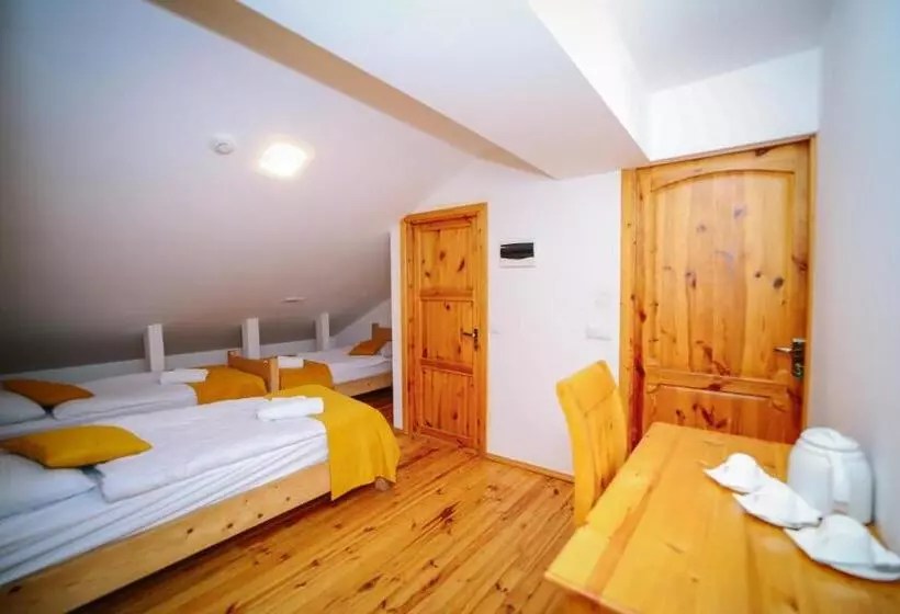 تختخواب و صبحانه Alpenhaus Kazbegi Hotel & Restaurant