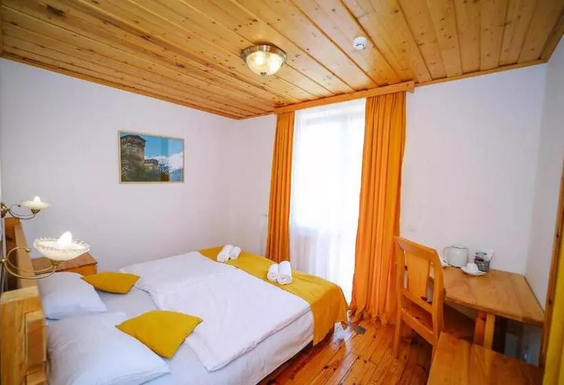 تختخواب و صبحانه Alpenhaus Kazbegi Hotel & Restaurant