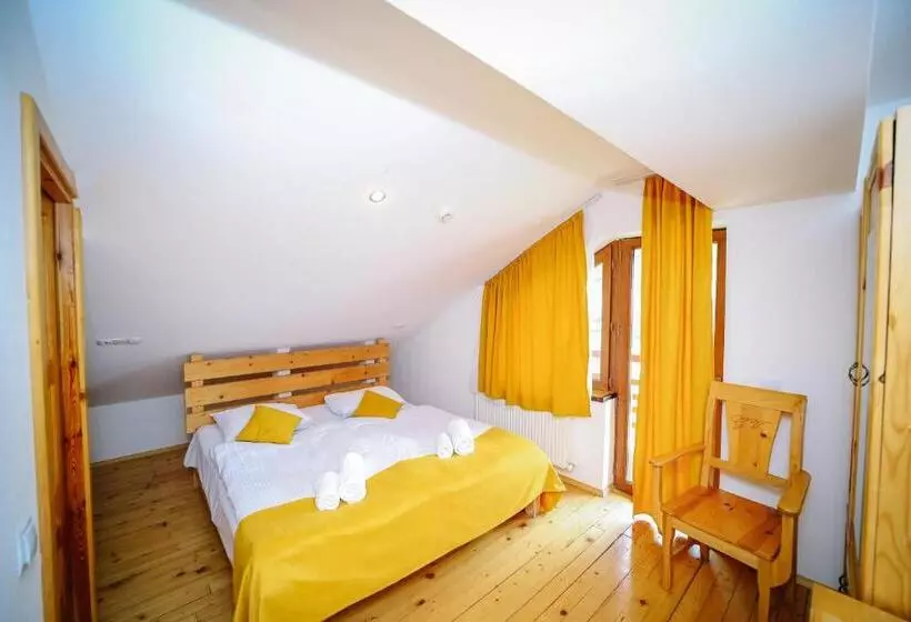 تختخواب و صبحانه Alpenhaus Kazbegi Hotel & Restaurant