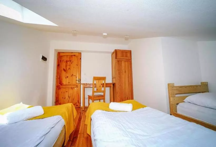 تختخواب و صبحانه Alpenhaus Kazbegi Hotel & Restaurant