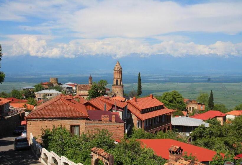 تختخواب و صبحانه Guest House Shota