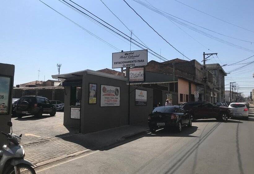 בית מלון כפרי Colonial