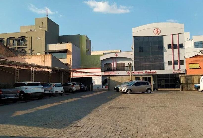 בית מלון כפרי Colonial