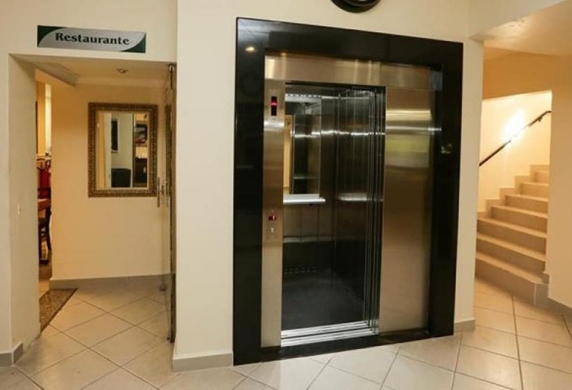 בית מלון כפרי Colonial