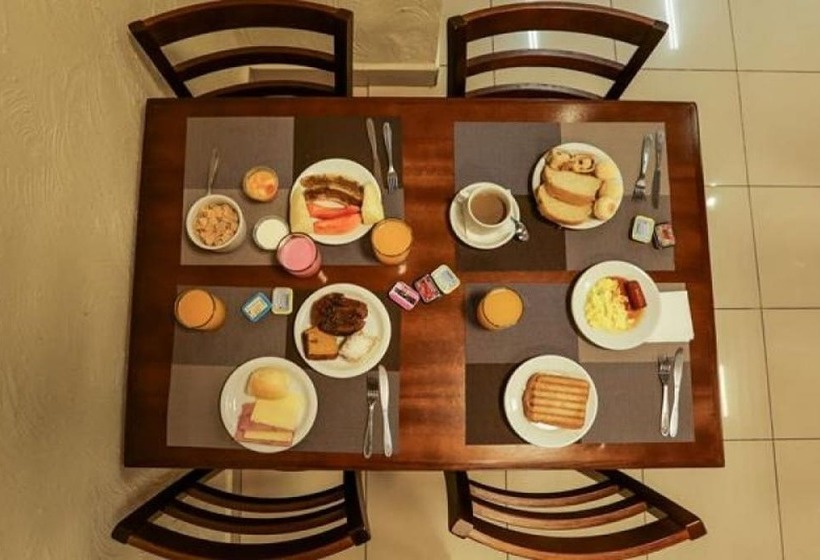 בית מלון כפרי Colonial