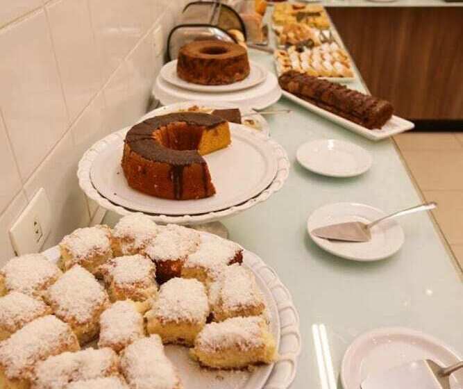 בית מלון כפרי Colonial