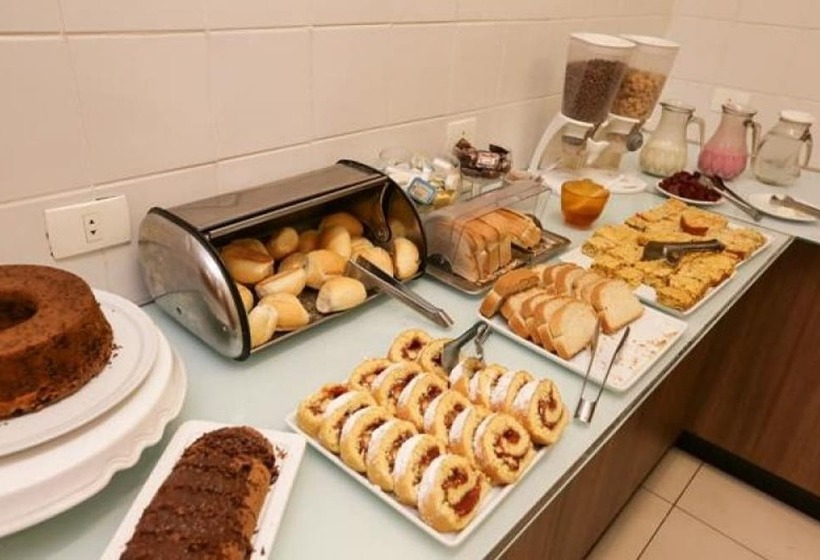 בית מלון כפרי Colonial