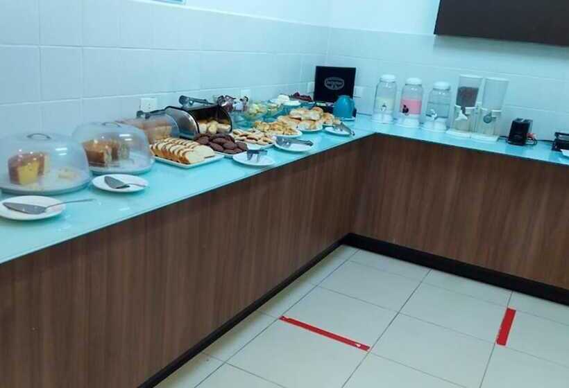 בית מלון כפרי Colonial