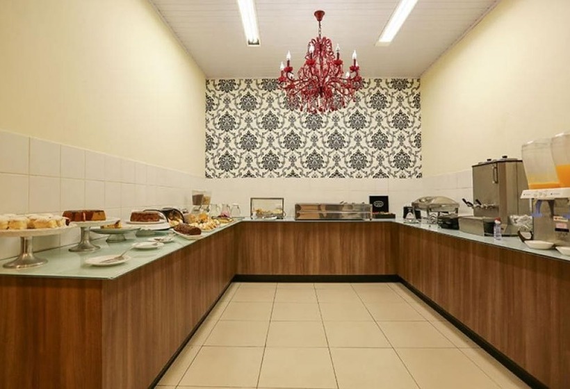 בית מלון כפרי Colonial