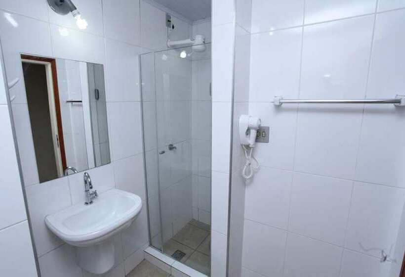 בית מלון כפרי Colonial