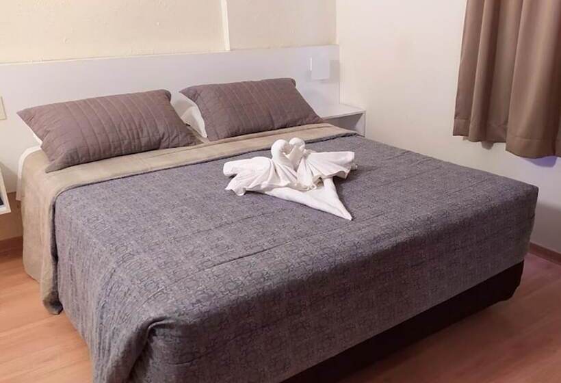 בית מלון כפרי Colonial