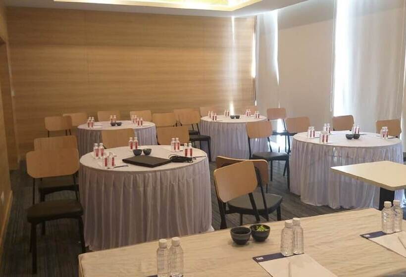 בית מלון כפרי Holiday Inn Express Nashik Indira Nagar, An Ihg