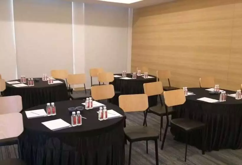 ホテル Holiday Inn Express Nashik Indira Nagar, An Ihg