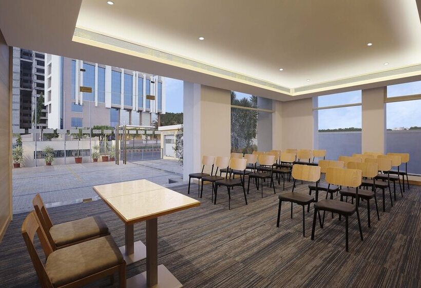 בית מלון כפרי Holiday Inn Express Nashik Indira Nagar, An Ihg