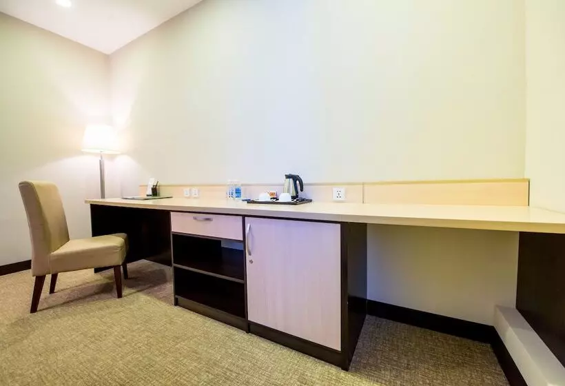 Reston Hotel & Spa