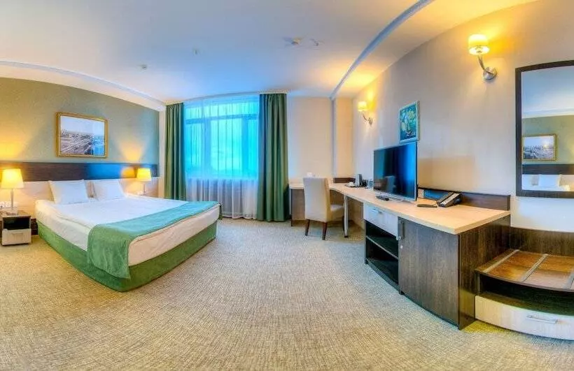 Reston Hotel & Spa