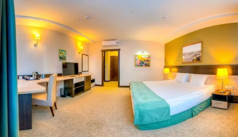 Reston Hotel & Spa