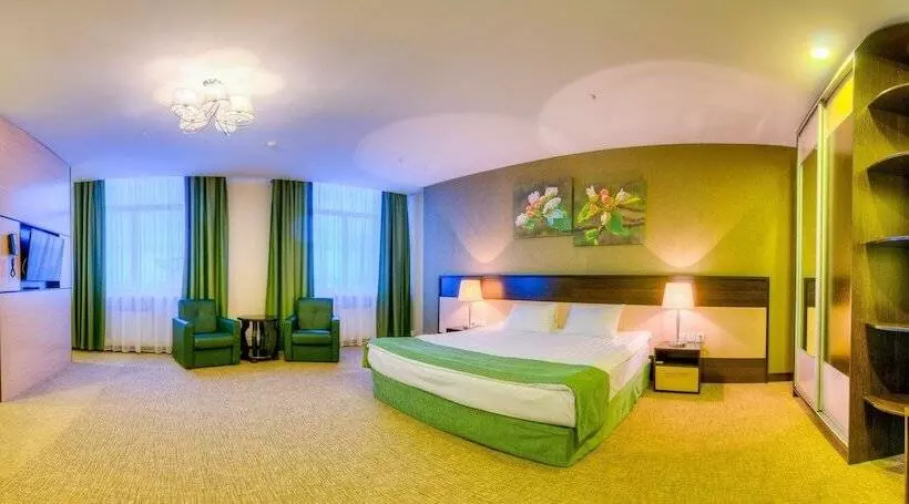 Reston Hotel & Spa