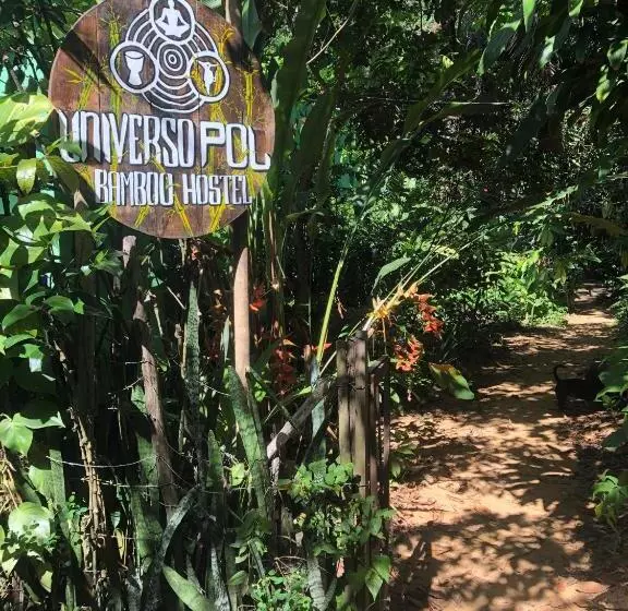 Universo Pol Bamboo Hostel