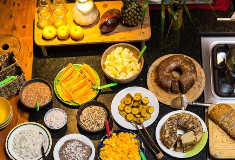 Universo Pol Bamboo Hostel