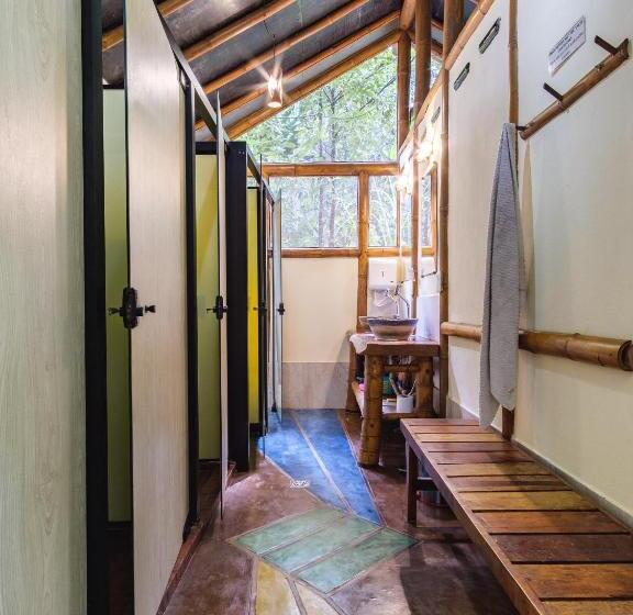 Universo Pol Bamboo Hostel