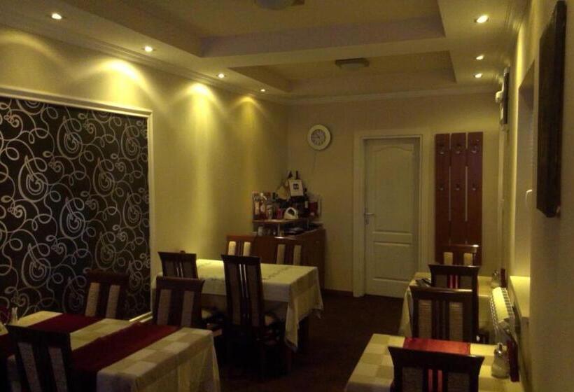 مسافرخانه Private Accommodation Lidija Rakočević